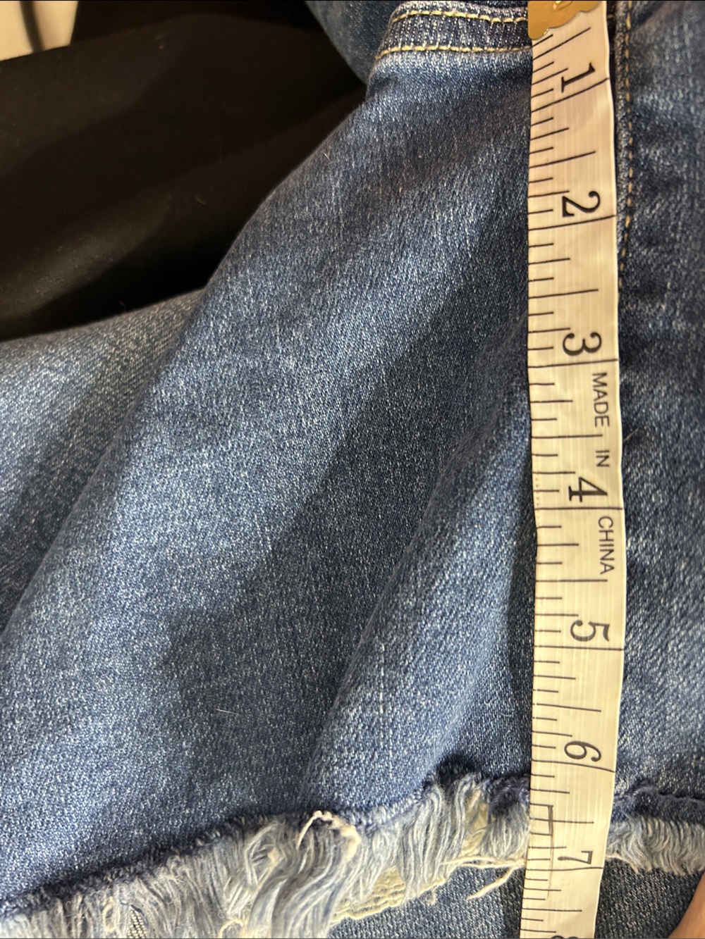 NWT 1X Judy Blue Distressed Dark Blue Denim Shorts with Frayed Hem - Picture 6 of 7